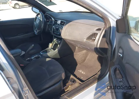 2013 Chrysler 200 Touring z USA, uszkodzony, nr VIN 1C3CCBBB0DN705795